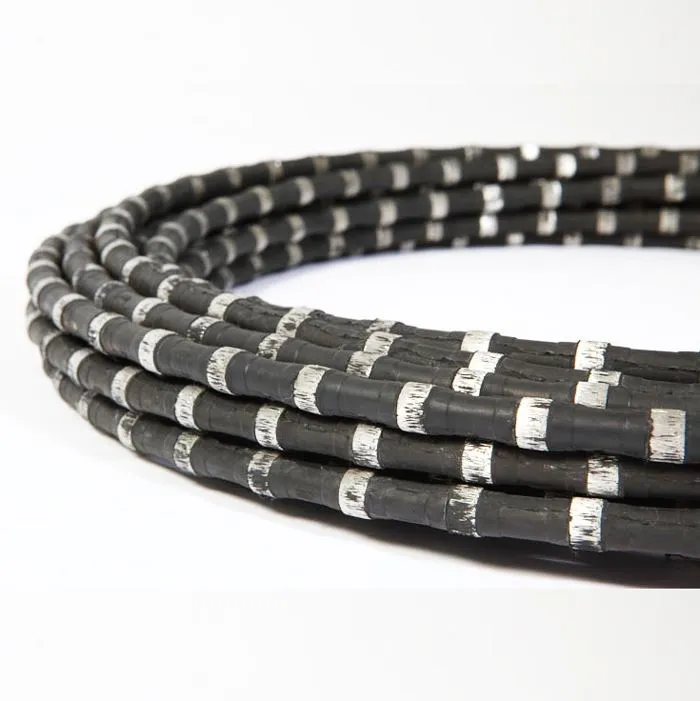 Steypuskurður með demantsvírsög